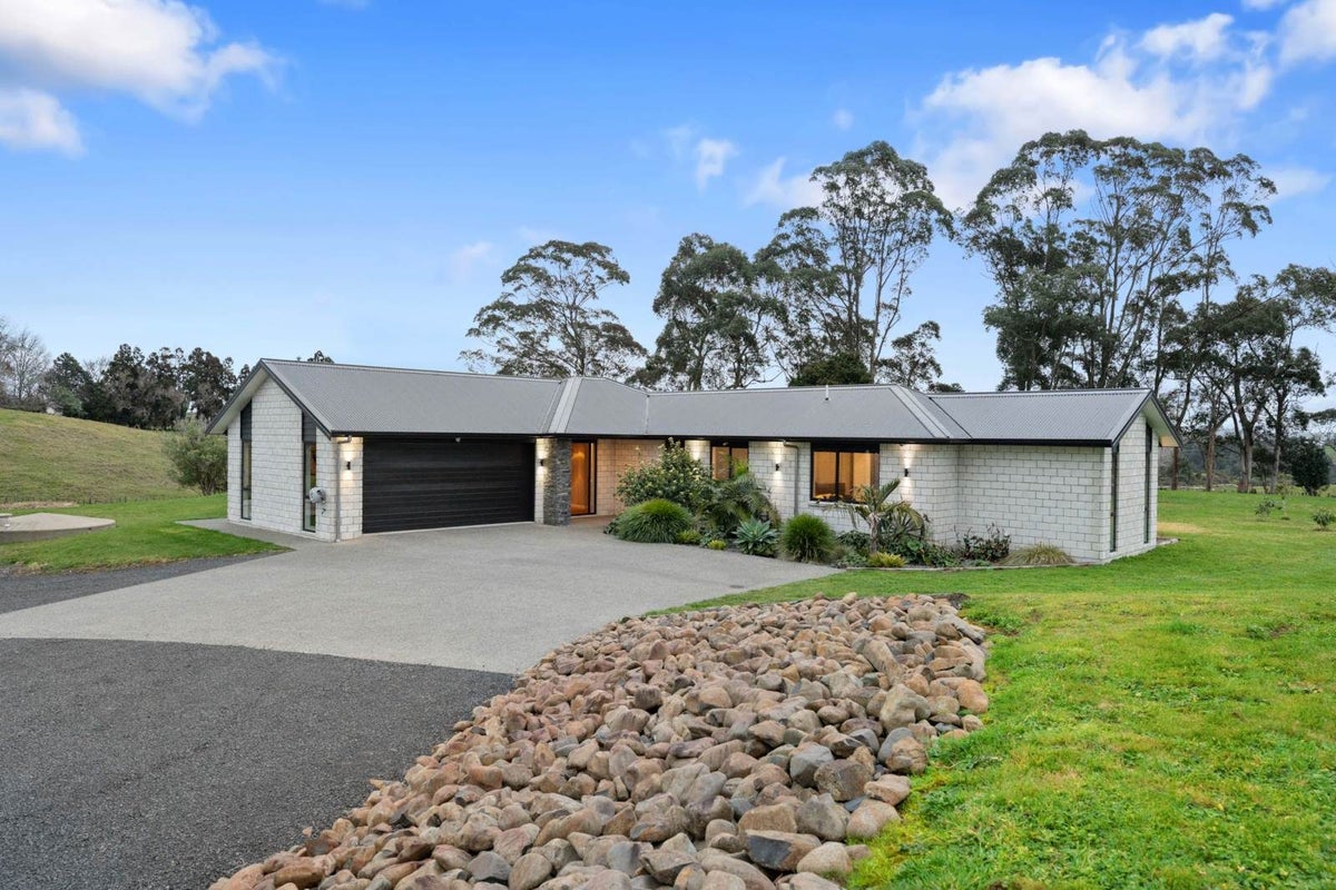 1372 Highway 22, Tuakau - Carousel 30