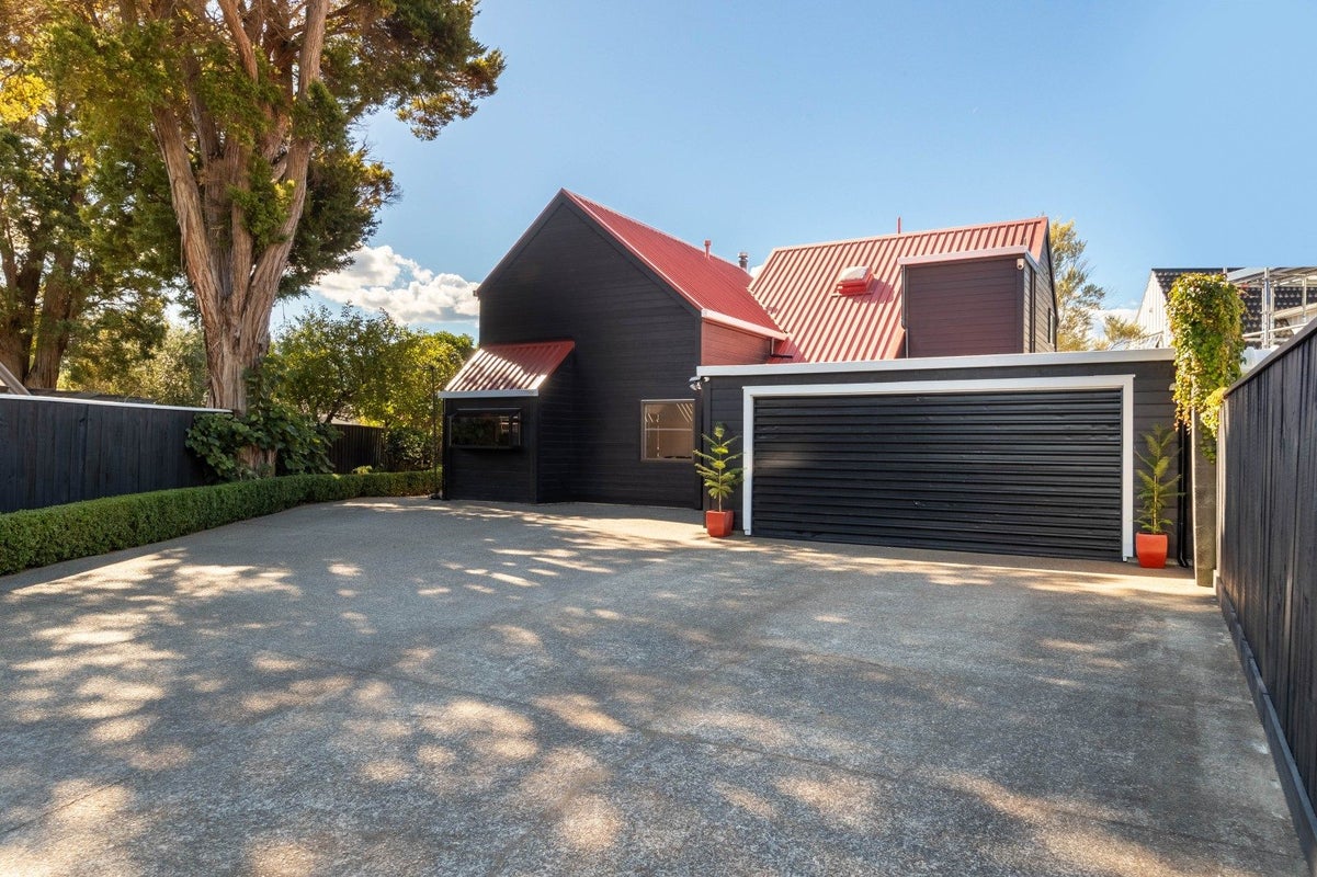 11 Johnswood Grove, Clouston Park, Upper Hutt - Carousel 2