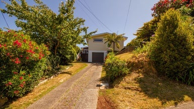 20 Vista Grove, Kelson, Lower Hutt - Carousel 1