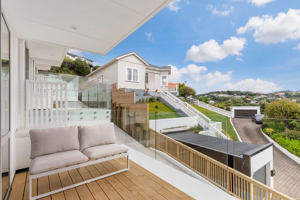 27B Liffey Street, Island Bay, Wellington - Carousel 50