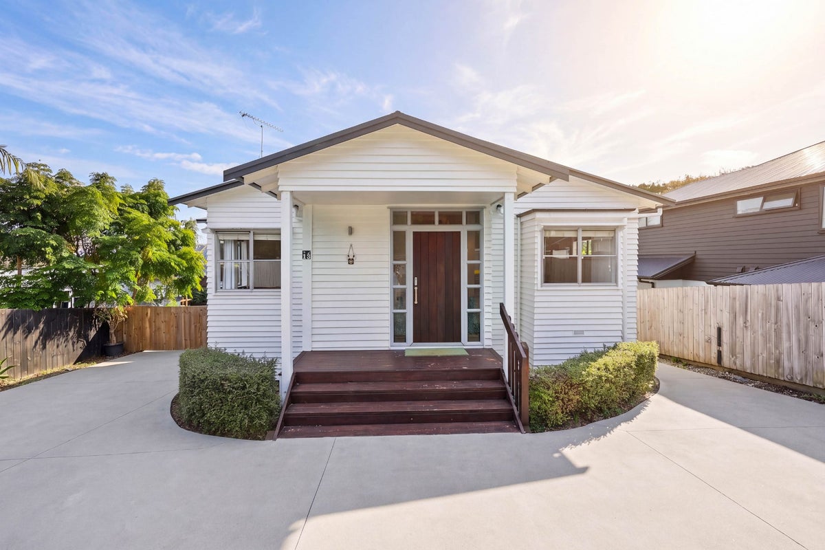 13 Sea View Terrace, Cockle Bay, Auckland - Carousel 1