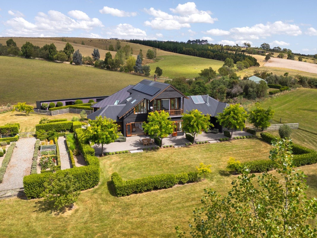 246 Tiffin Road, Carterton - Carousel 1