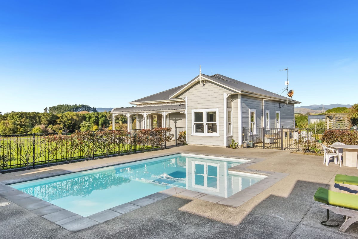 47 Sandown Road, Otaki - Carousel 1