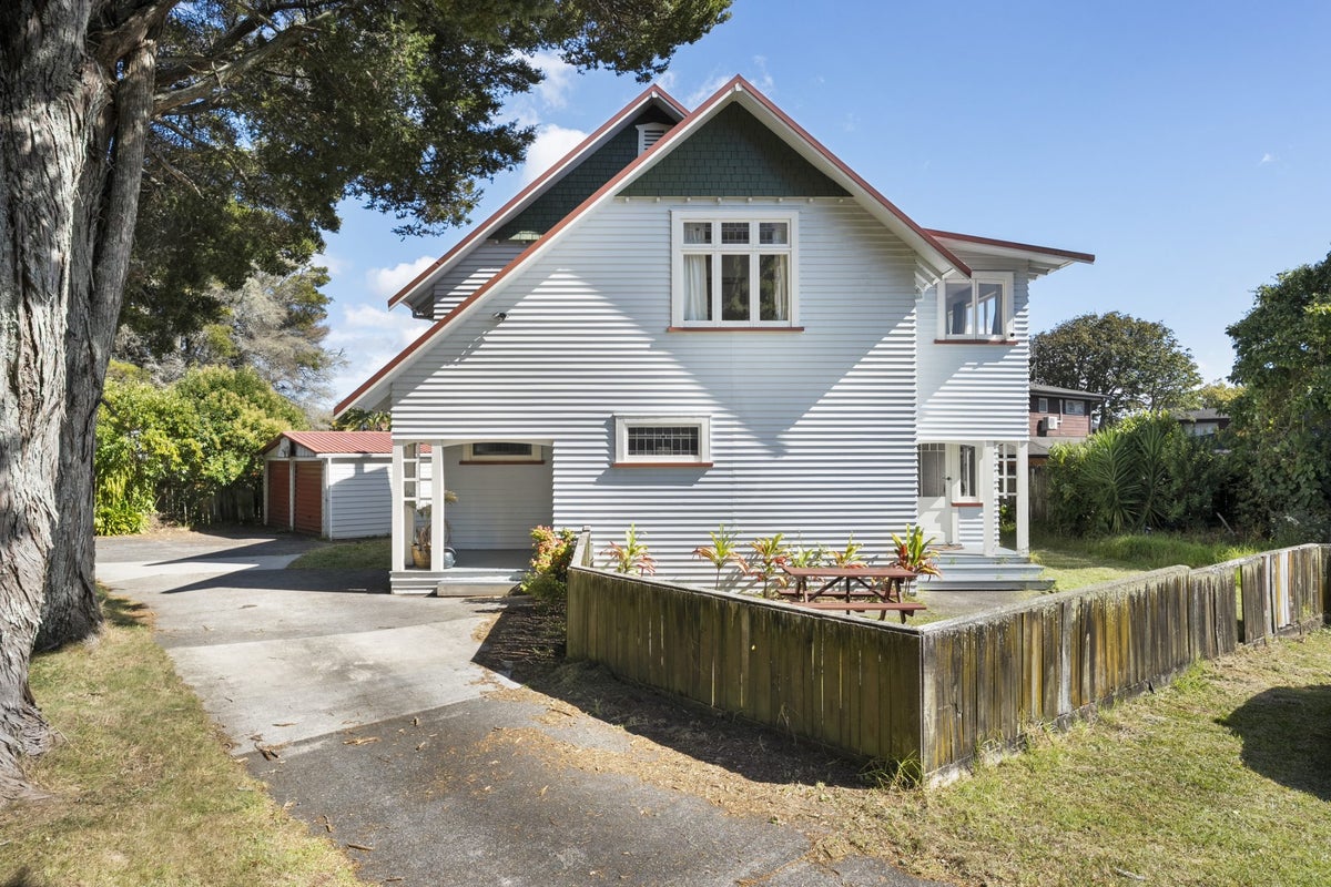 457/9 Swanson Road, Henderson, Auckland - Carousel 2