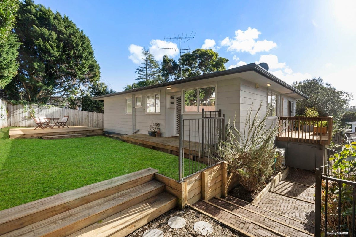 1/5 Classic Grove, Bayview, Auckland - Carousel 1