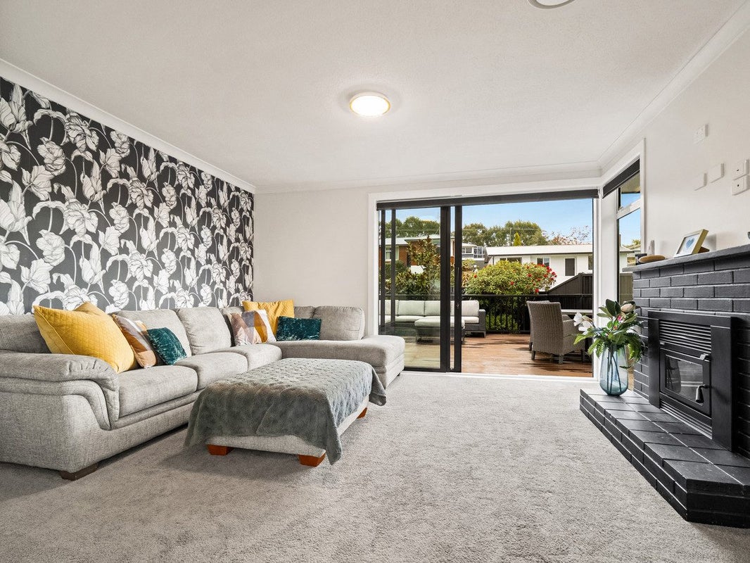 14 Elwyn Crescent, Green Island, Dunedin - Carousel 2