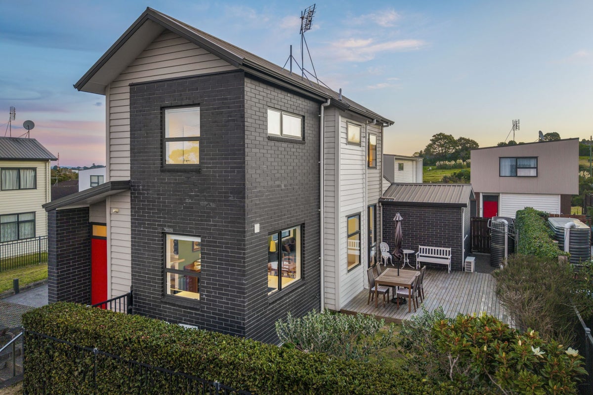 45 Apirana Avenue, Glen Innes, Auckland - Carousel 1