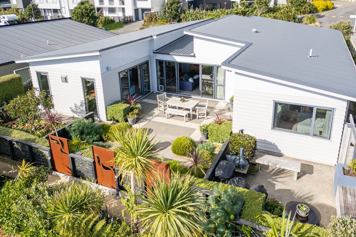 29 Lacebark Lane, Woodridge, Wellington - Carousel 2