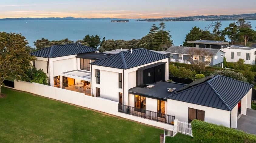 90 Marine Parade, Mellons Bay, Auckland - Carousel 1