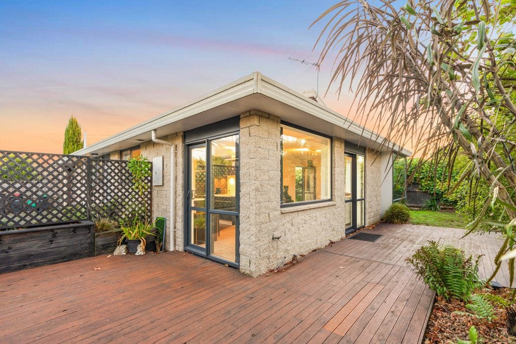 2/11 Moana Street, Somerfield, Christchurch - Carousel 1