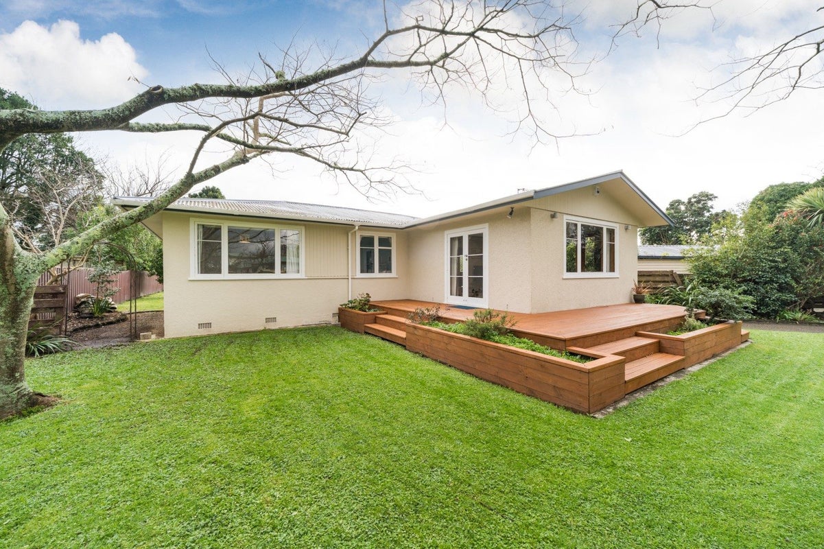 6 Patea Place, Terrace End, Palmerston North - Carousel 2