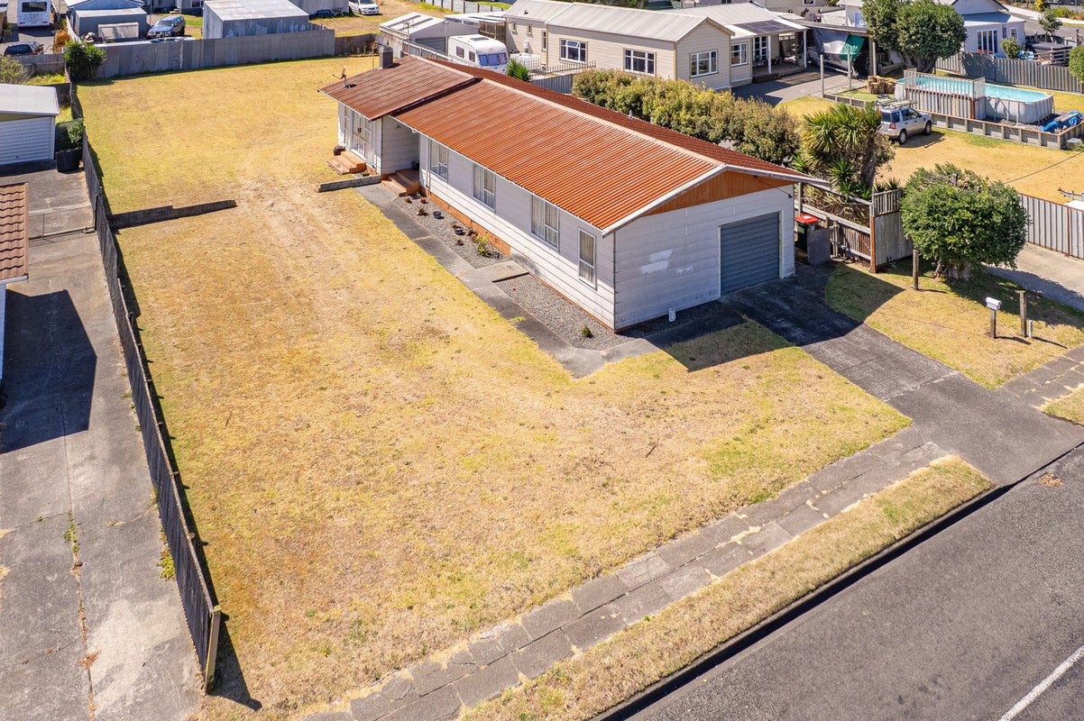 6 Cornfoot Street, Castlecliff, Whanganui - Carousel 1