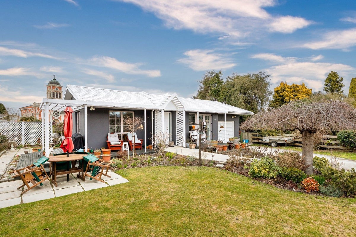 17 Churchill Place, Waimate, Waimate - Carousel 1