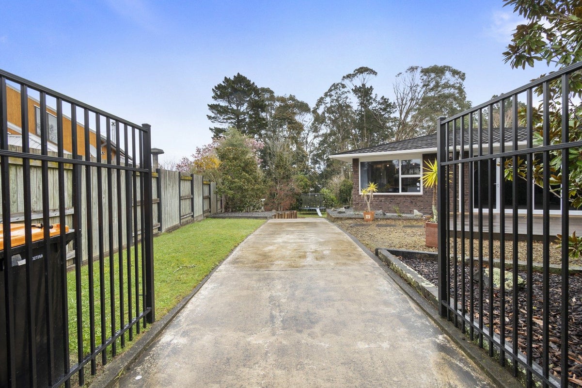 7 Guernsey Place, Fitzherbert, Palmerston North - Carousel 22