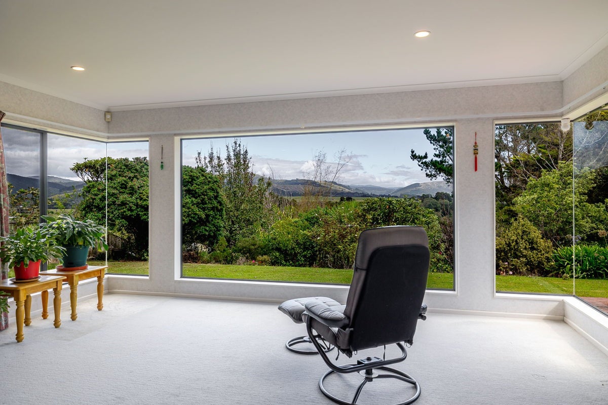 120 Pacific Drive, Fitzherbert, Palmerston North - Carousel 2