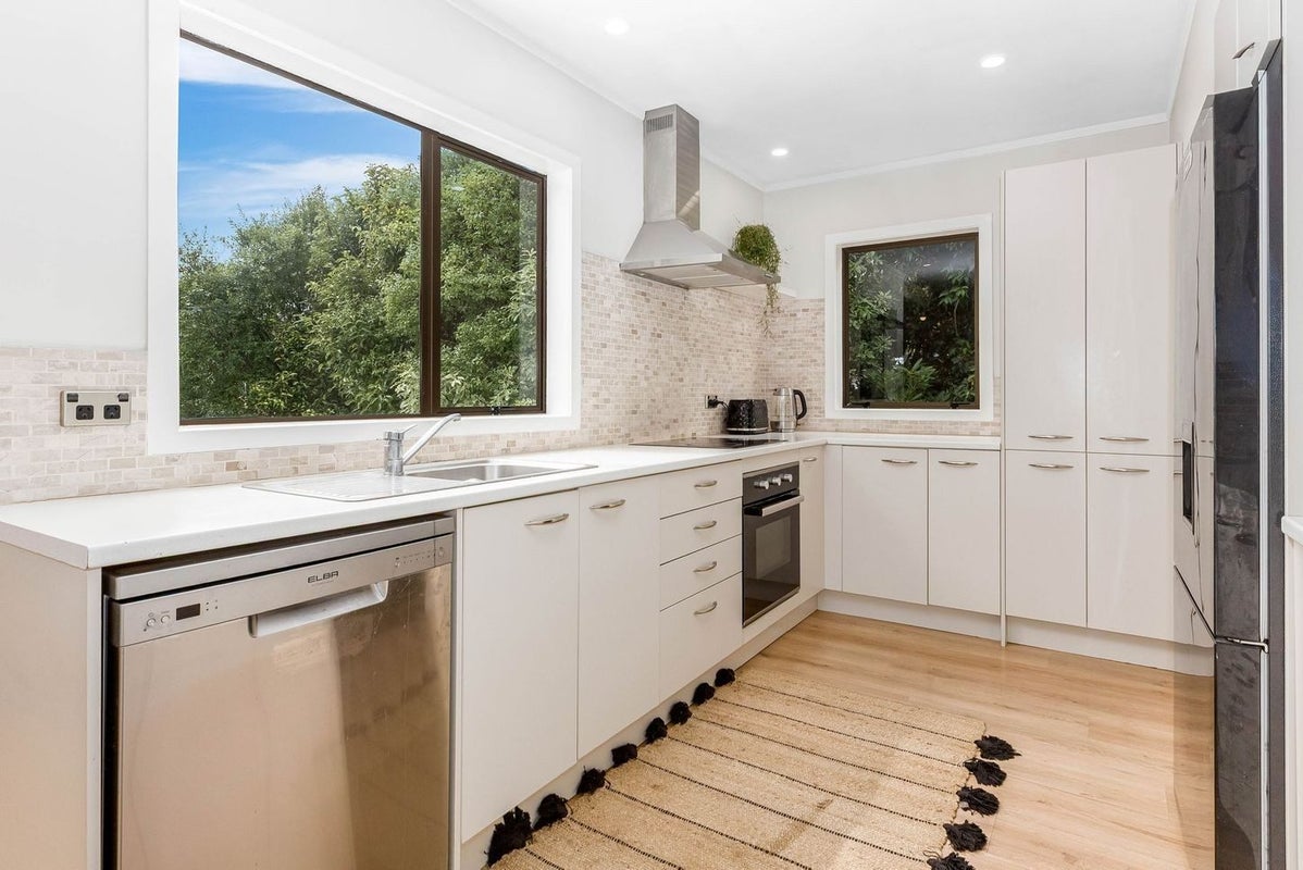 18 Langwell Place, Papakowhai, Porirua - Carousel 2