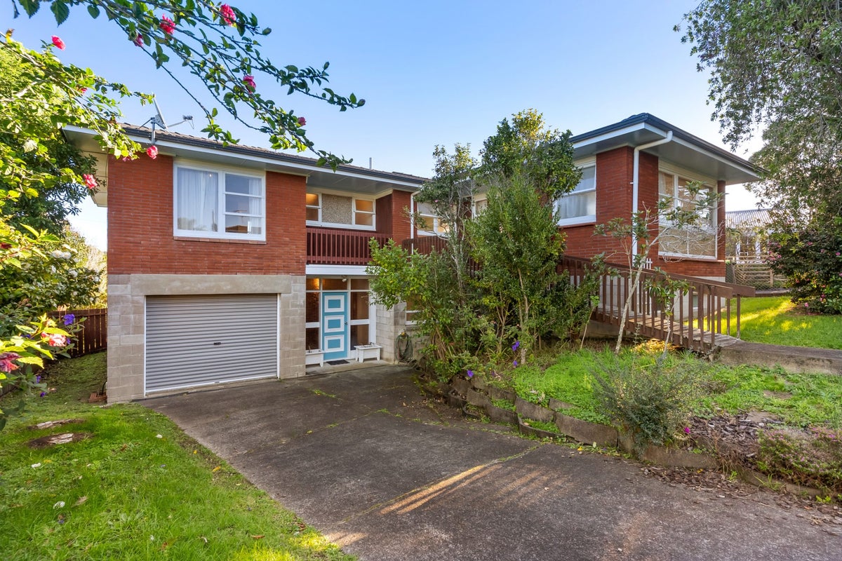 22 Ramillies Place, Glenfield, Auckland - Carousel 1