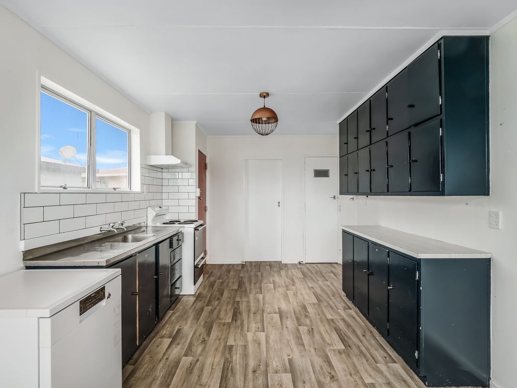 10 Tainui Street, Castlecliff, Whanganui - Carousel 2