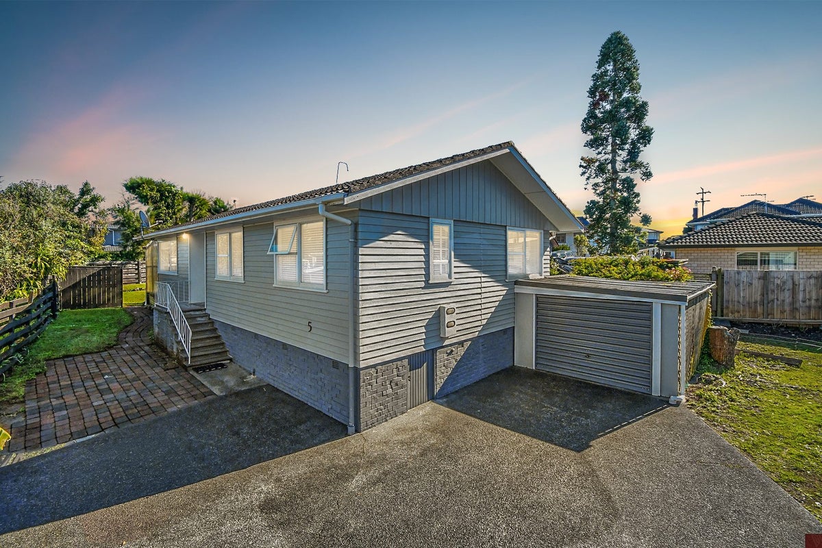5 Grimshaw Place, Henderson, Auckland - Carousel 2