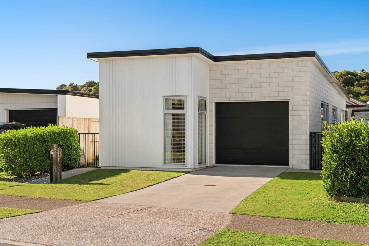 6 Foley Grove, Pyes Pa, Tauranga - Carousel 1