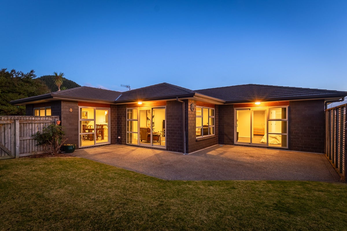 79 Waterstone Avenue, Paraparaumu - Carousel 2