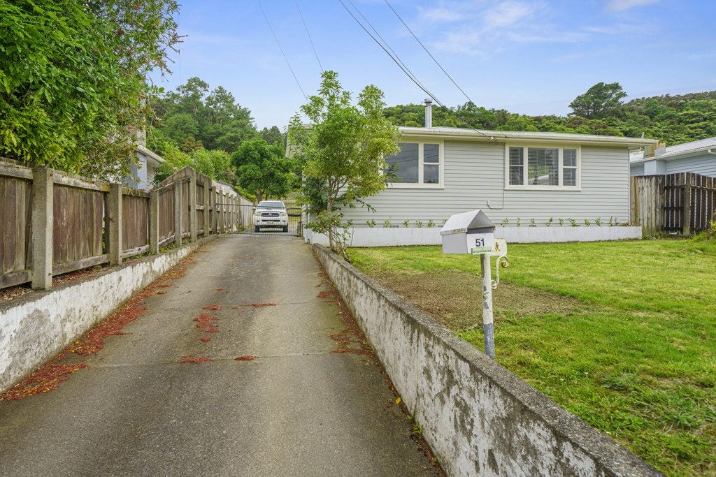 51 Gillespies Road, Birchville, Upper Hutt - Carousel 1