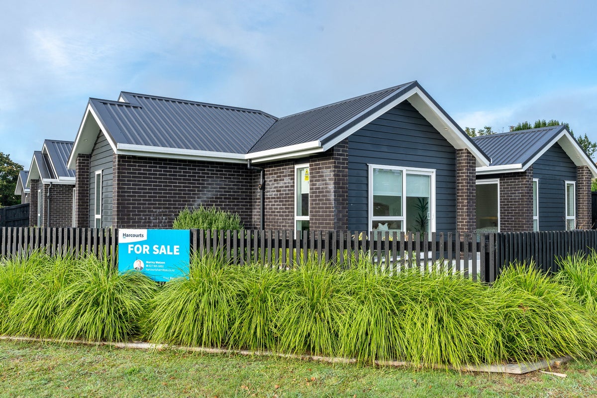2A Mullane Street, Hillcrest, Hamilton - Carousel 1