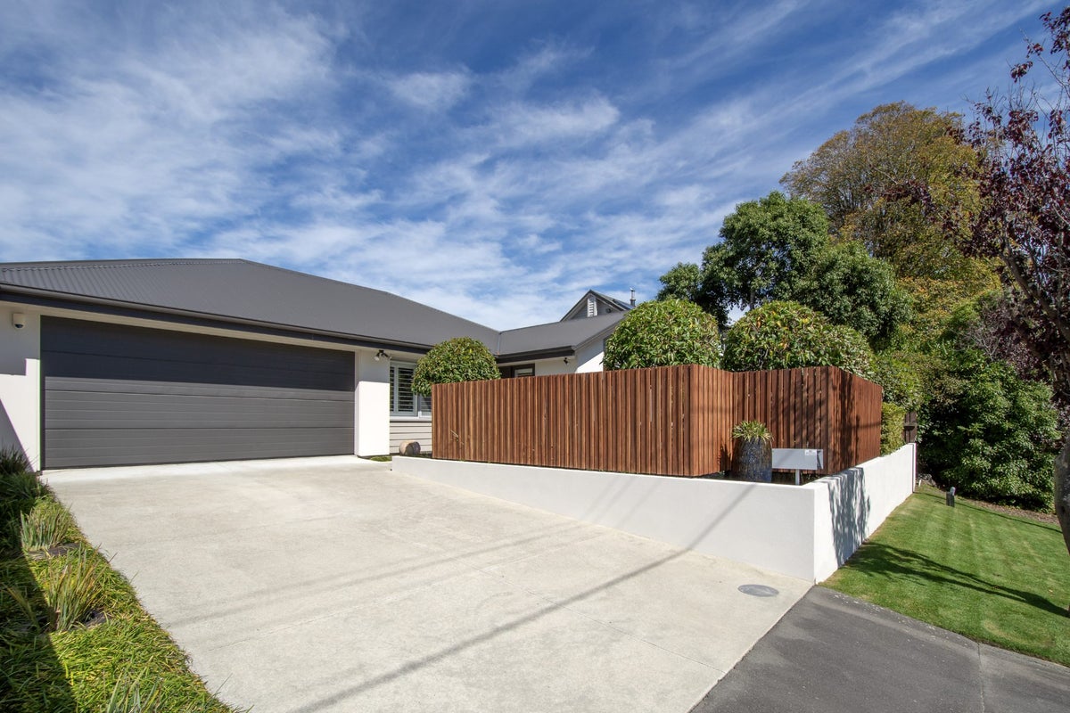 2/4 Buxton Terrace, Saint Martins, Christchurch - Carousel 14