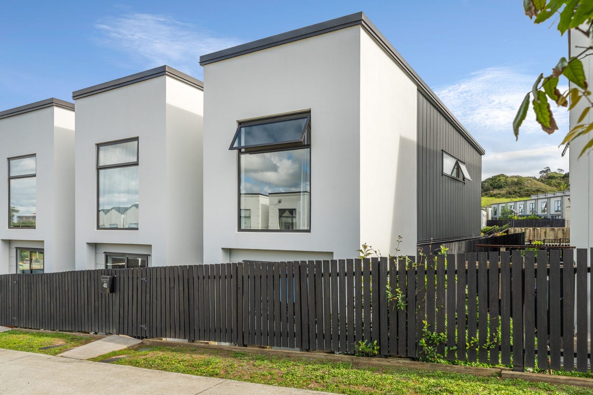 46 Huri Street, Mangere Bridge, Auckland - Carousel 1