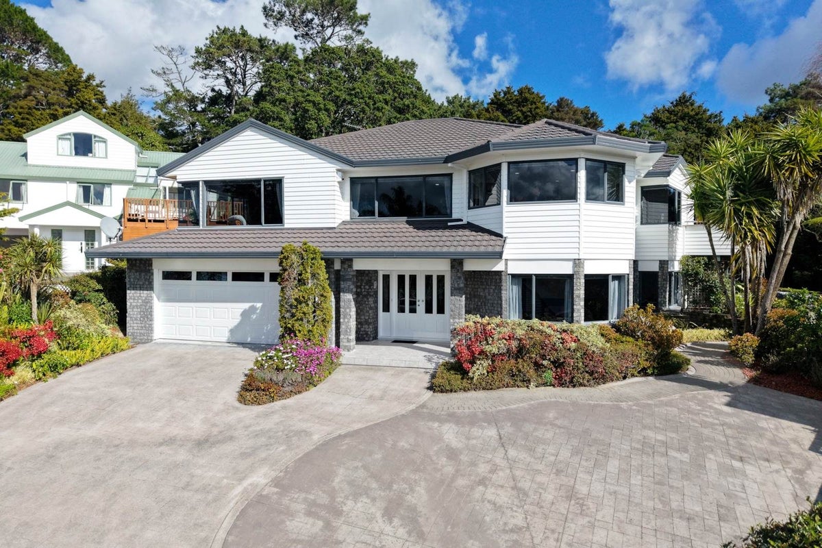 11 Pigeonwood Lane, Albany, Auckland - Carousel 1