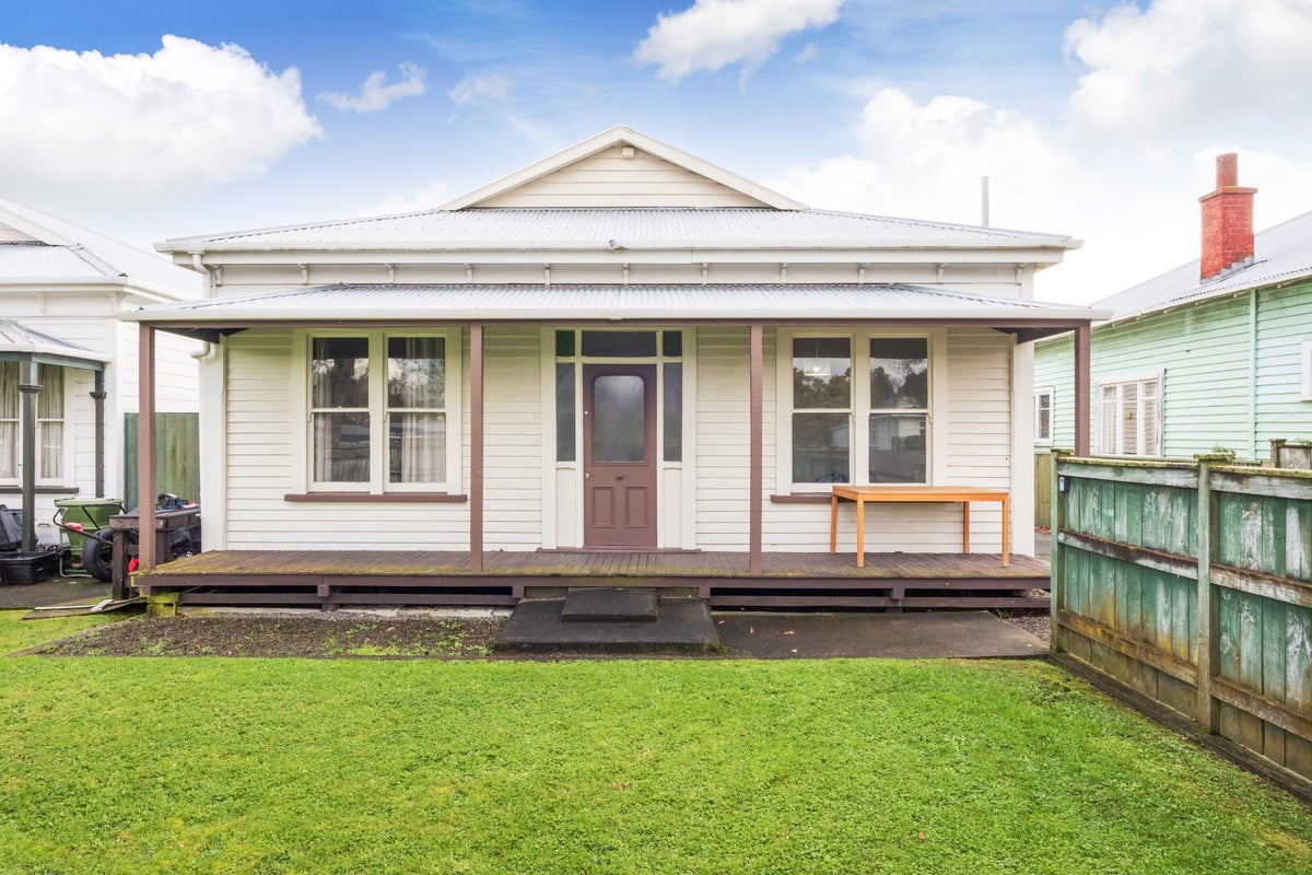 527 Ferguson Street, Palmerston North, Palmerston North - Carousel 1