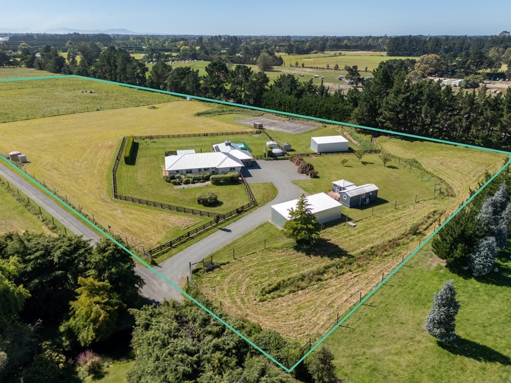 2/670 Newtons Road, Christchurch - Carousel 1