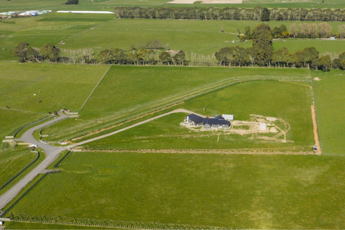 11 Tirohanga Lane, Aorangi, Feilding - Carousel 2