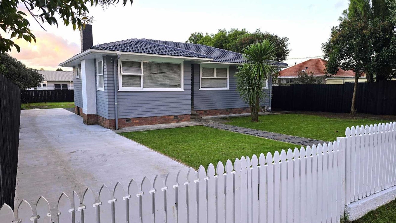 1 Coburg Street, Henderson, Auckland - Carousel 28