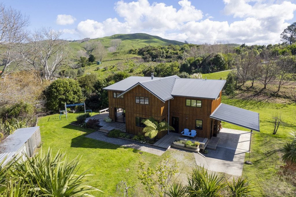 128 Lysnar Street, Okitu, Gisborne - Carousel 40