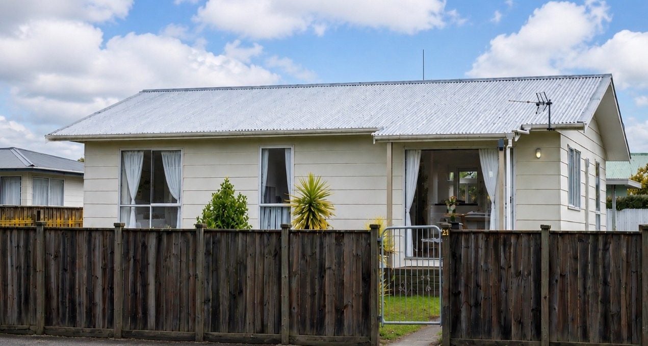 21 Oak Street, Masterton, Masterton - Carousel 1