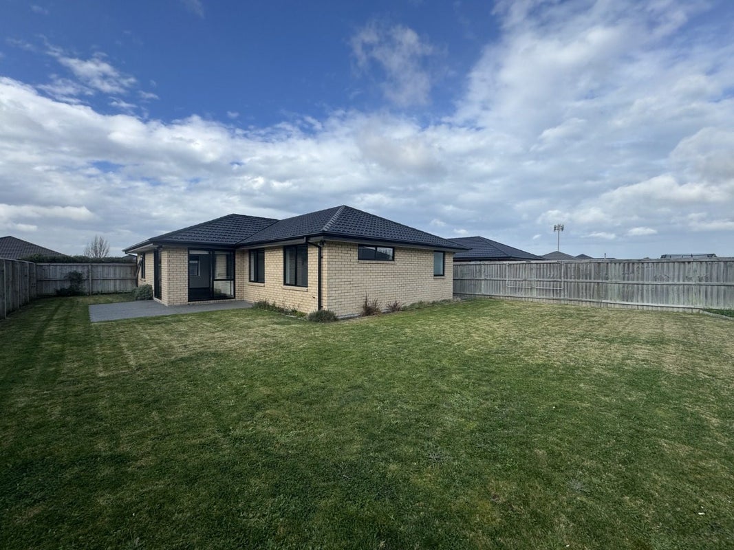 23 Minerva Crescent, Woodend, Woodend - Carousel 2