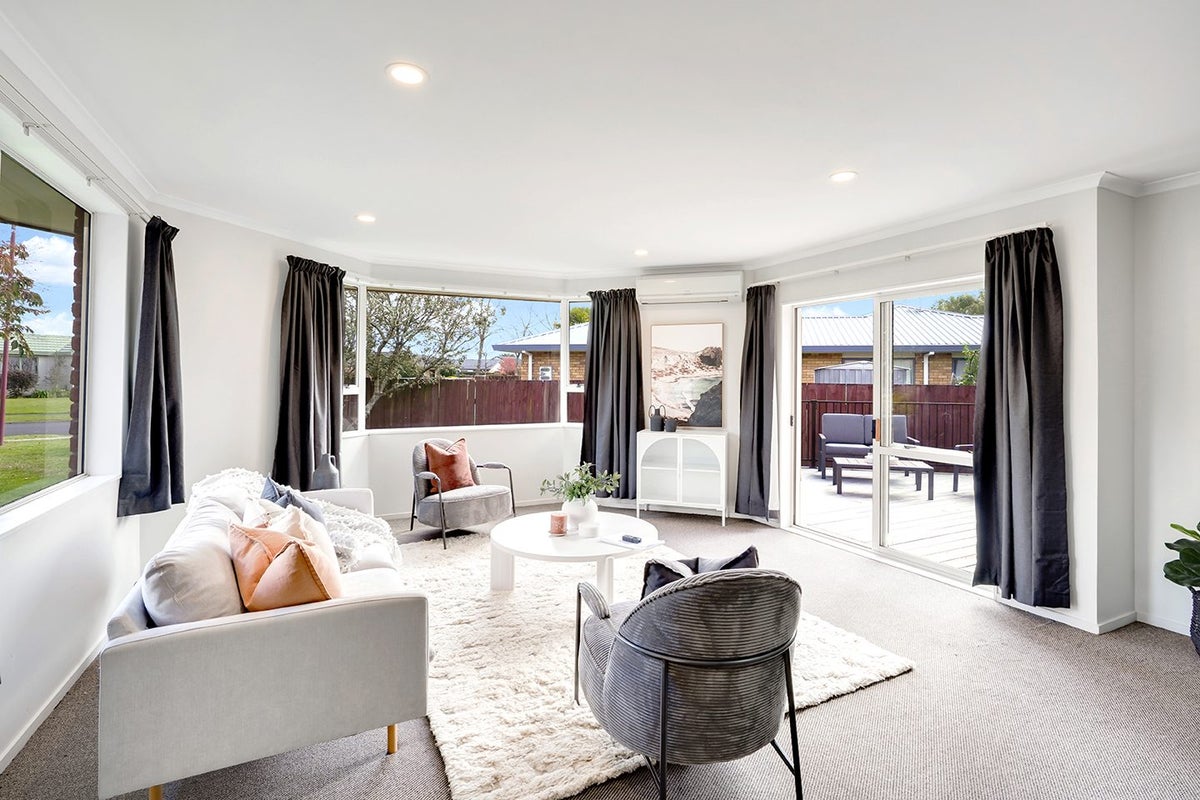 20 Bouverie Crescent, Flagstaff, Hamilton - Carousel 2