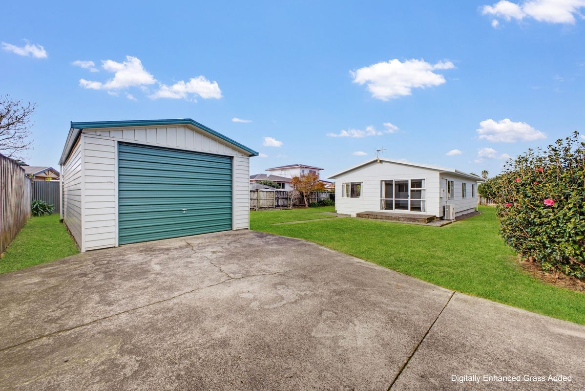 27A Tiverton Crescent, Whalers Gate, New Plymouth - Carousel 1