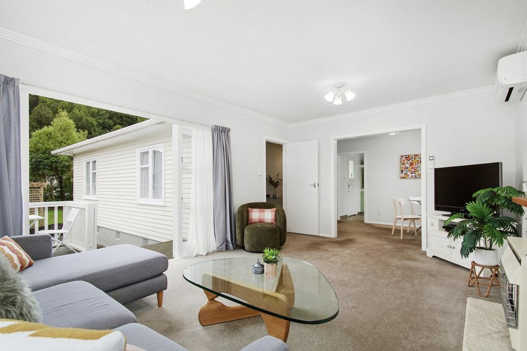 14 Lowry Crescent, Stokes Valley, Lower Hutt - Carousel 2