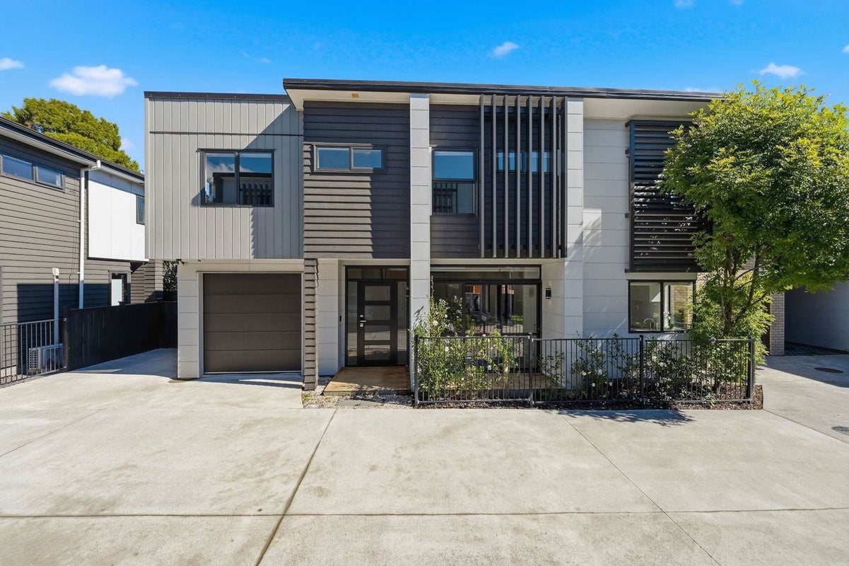 2/224 Princes Street East, Otahuhu, Auckland - Carousel 1