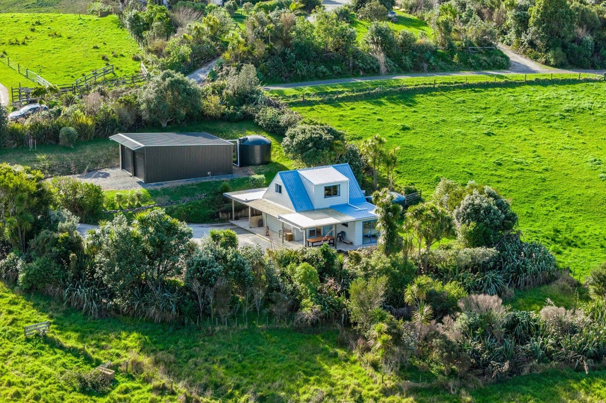 18 Basil Road, Whangarei - Carousel 1