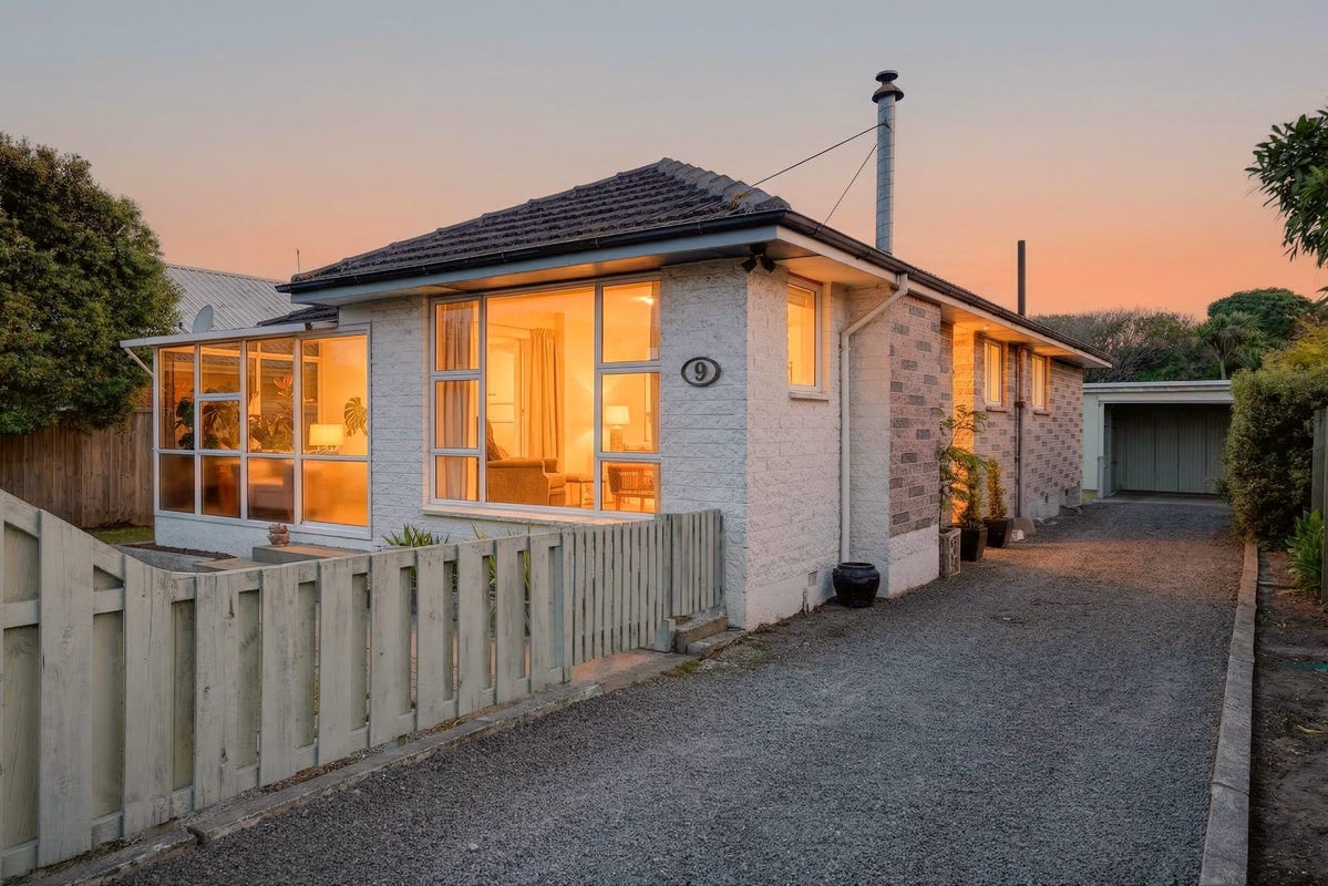 9 Falcon Street, New Brighton, Christchurch - Carousel 2
