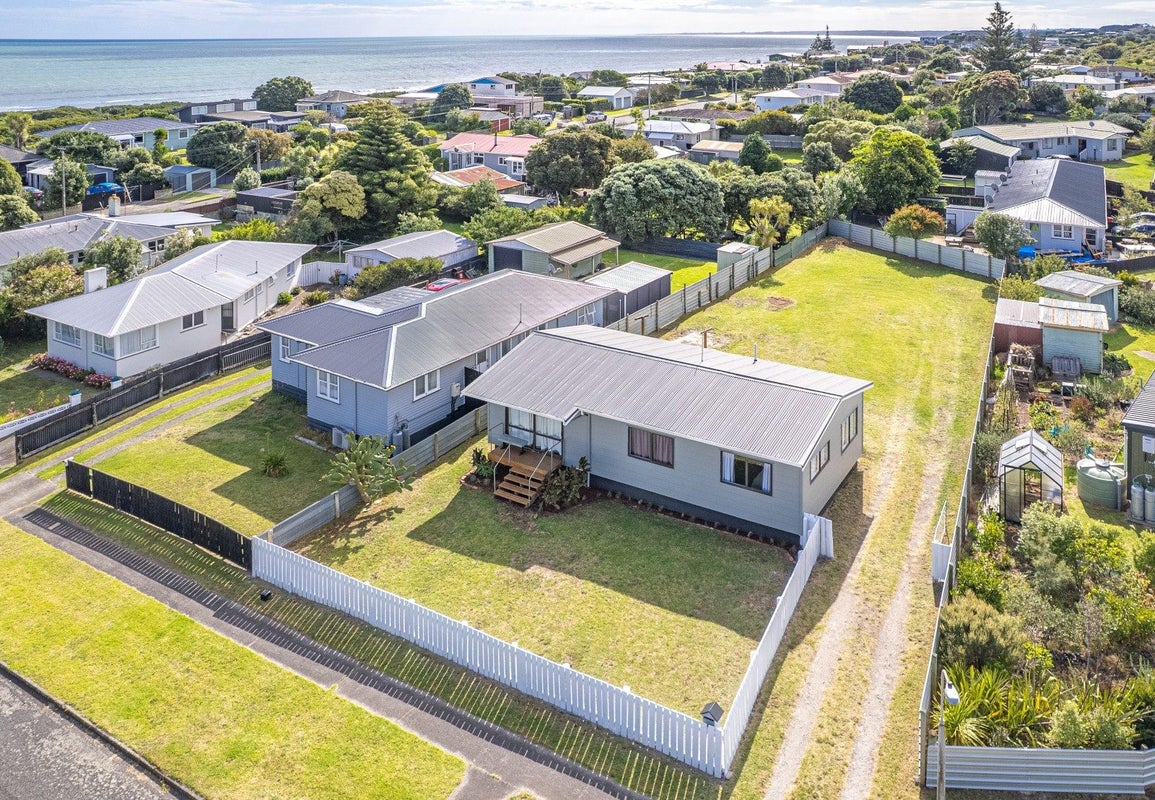 7 Tainui Street, Castlecliff, Whanganui - Carousel 1