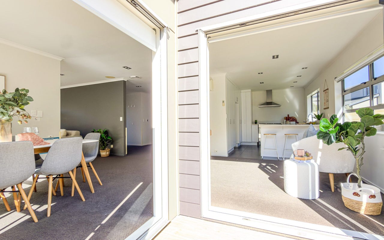 11 Yarnbrook Grove, Churton Park, Wellington - Carousel 2