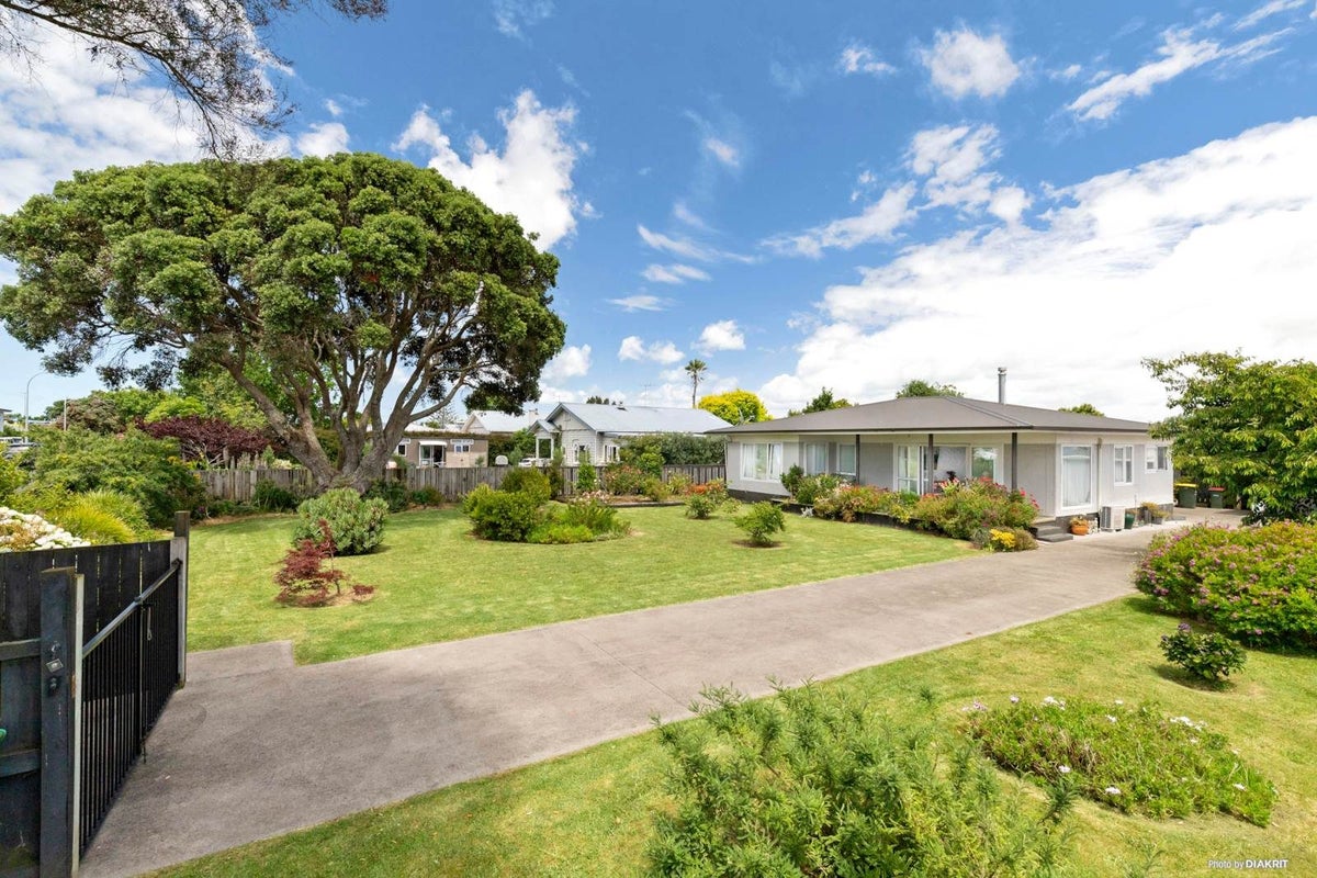 10 Sandspit Road, Waiuku, Waiuku - Carousel 1