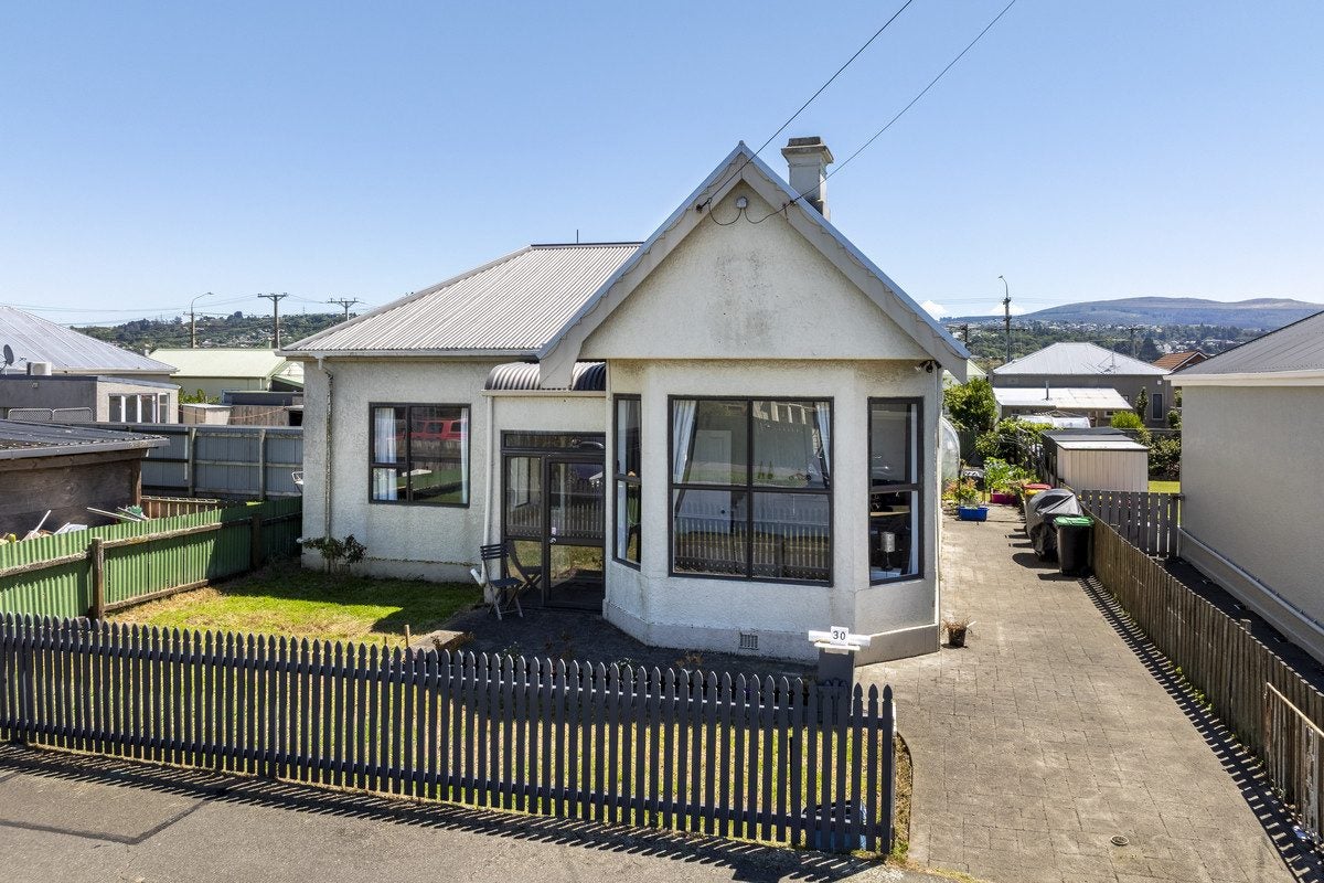 30 Young Street, Saint Kilda, Dunedin - Carousel 1