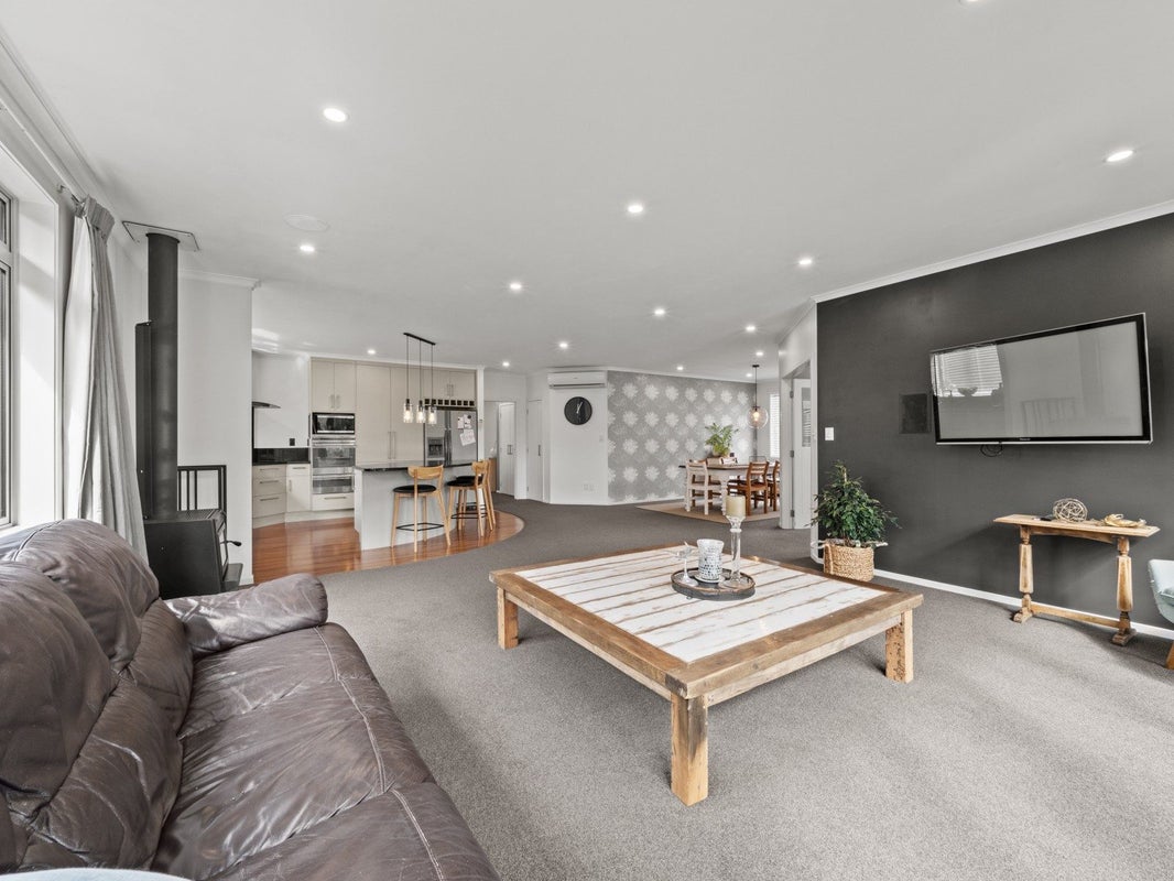 11 Winston Avenue, Hokowhitu, Palmerston North - Carousel 2
