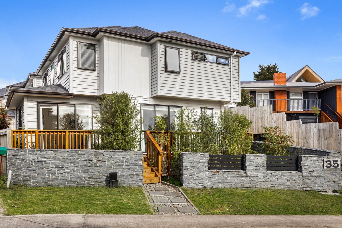 35 Noall Street, Te Atatu Peninsula, Auckland - Carousel 2