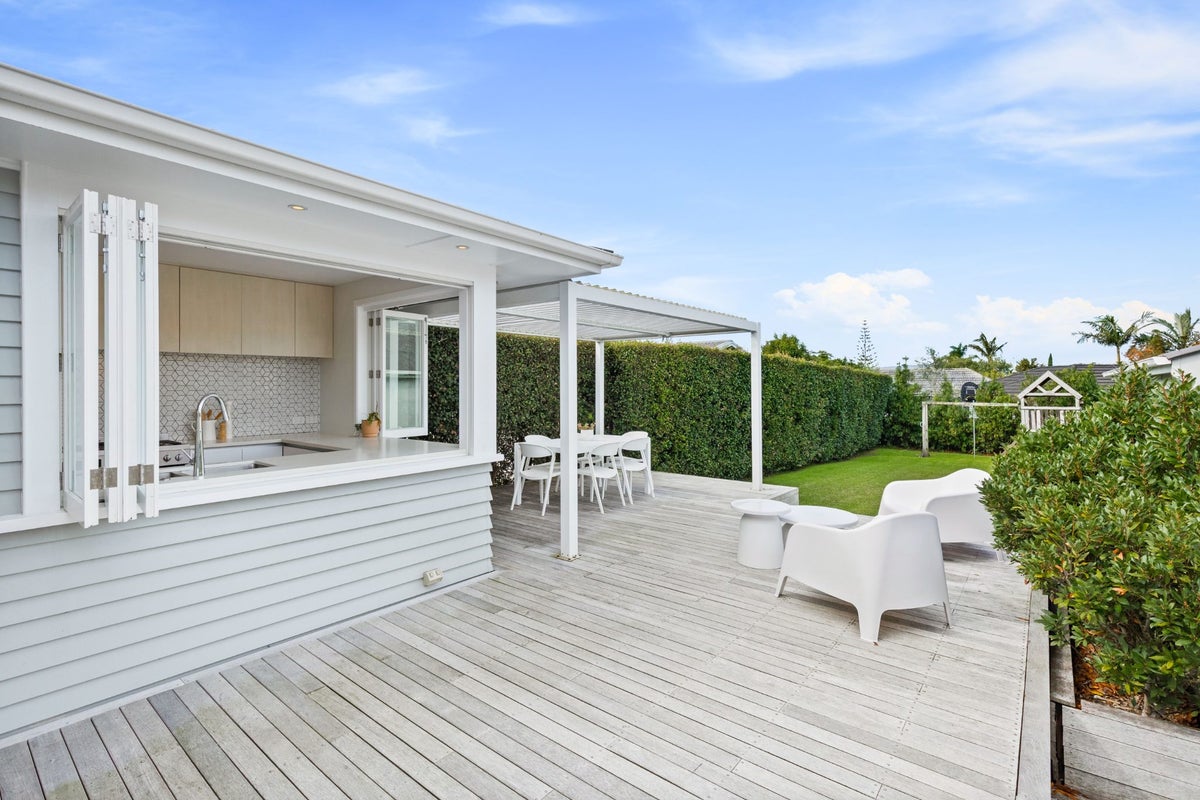 46 Matipo Road, Te Atatu Peninsula, Auckland - Carousel 1